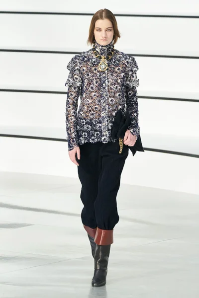 Look 32